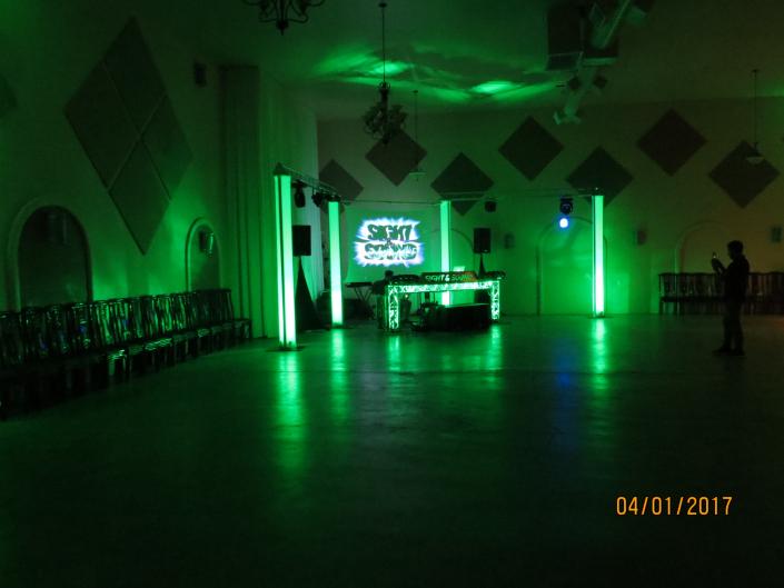 A wide open dance floor encourages your guests to show off their best moves with plenty of room for a band or DJ.